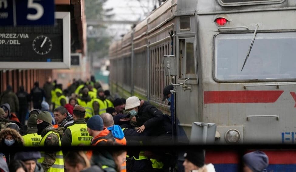 Polonia gati të ofrojë ndihmë për 10 mijë ushtarë ukrainas në spitale