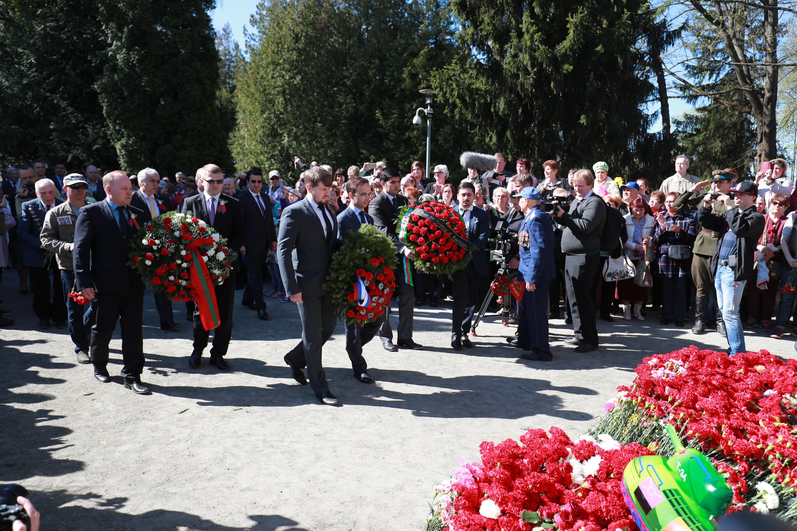 Sulmet ruse në Ukrainë, ky shtet evropian ndalon tubimet e 9 majit