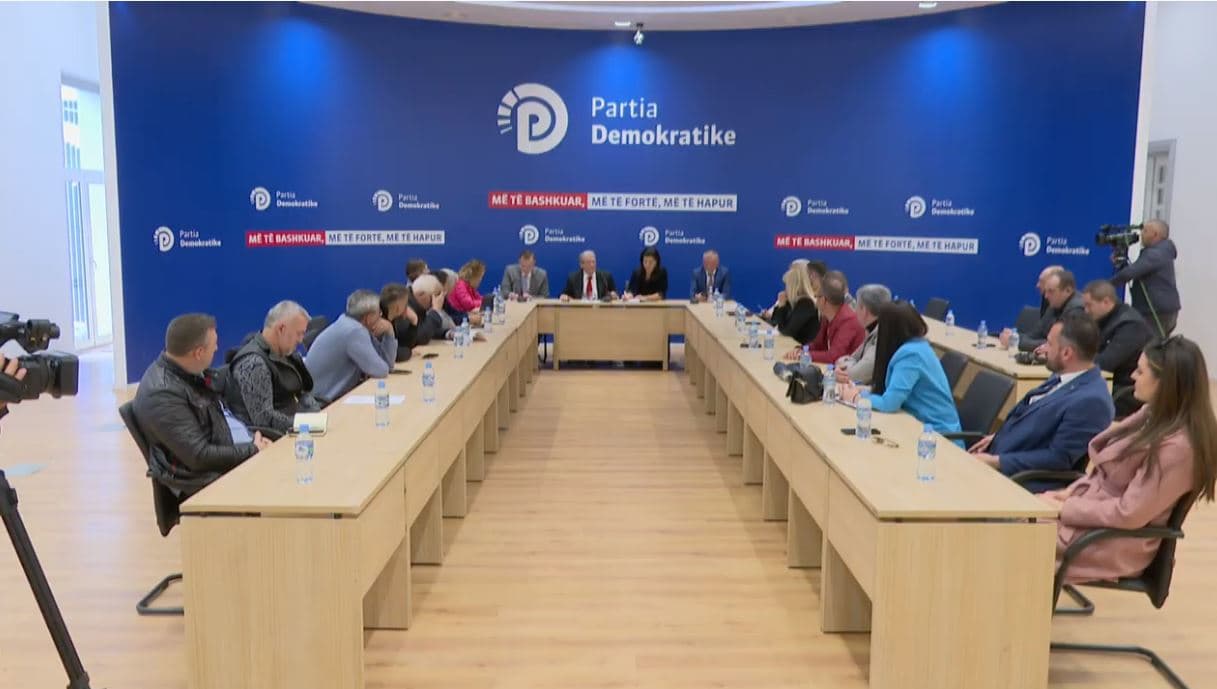  PD tryezë për krizën e sistemit energjetik/ Berisha: Shkak nuk është moti, por vjedhja dhe keqmenaxhimi