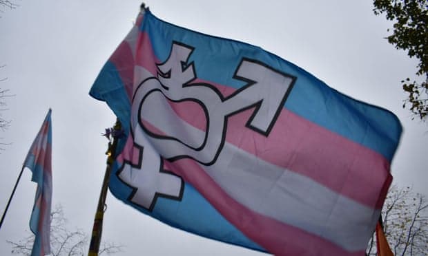 Refuzoi të quante studentin trans “femër”, profesori në SHBA dëmshpërblehet me 400 mijë dollarë