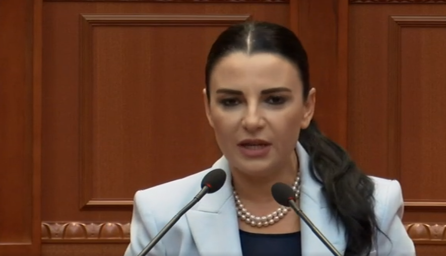 Balluku: Ujësjellësat do pajisen me panele fotovolkaike, bëjnë tryeza për energjinë ata që privatizuan kaskadat