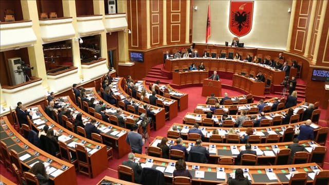 Sot Kuvend, deputetja e PD interpelancë me Kushin për “Paktin për Universitetin”