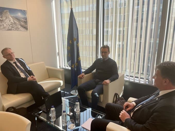 Dështon marrëveshja për targat/ Lajçak: Ftoj negociatorët për t’u takuar sërish