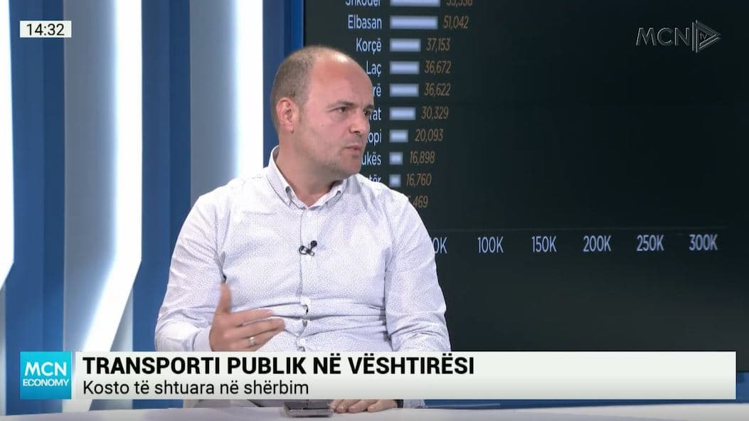 Qoshja: Transporti publik të paguhet për kilometra, të hiqet taksa e qarkullimit