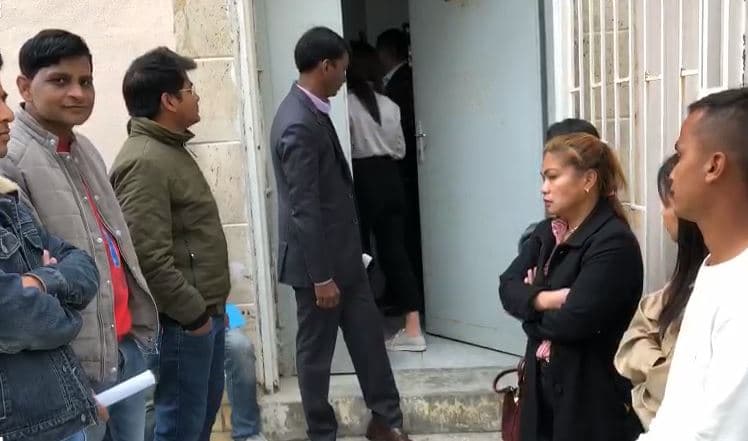 Video/ Indianë dhe filipinezë për punë në Shqipëri