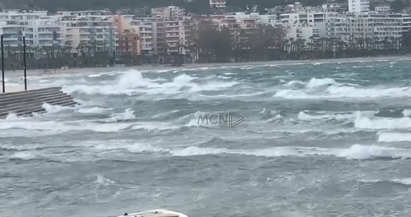 Priten stuhi të forta në Vlorë/ Bashkia-qytetarëve: Shmangni lëvizjet e panevojshme