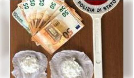 Fshehu kokainën në çorape, arrestohet i riu shqiptar në Itali