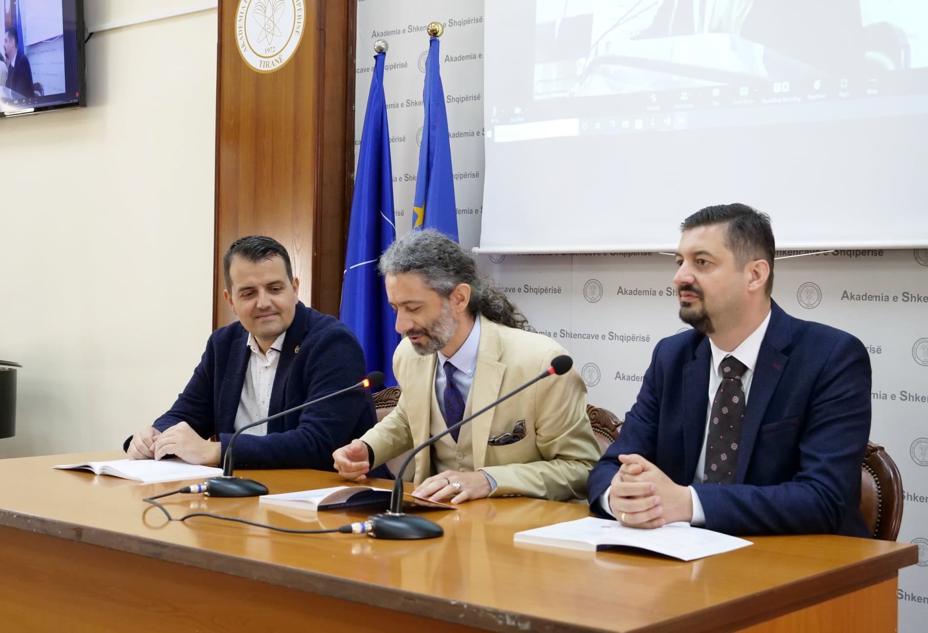 Panairi Ndërkombëtar i Librit Akademik dhe Shkencor/ Prezantohet periodiku i Akademisë së të Rinjve