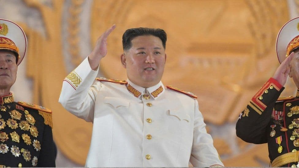 Kim Jong-un zotohet të rrisë arsenalin bërthamor të Koresë së Veriut