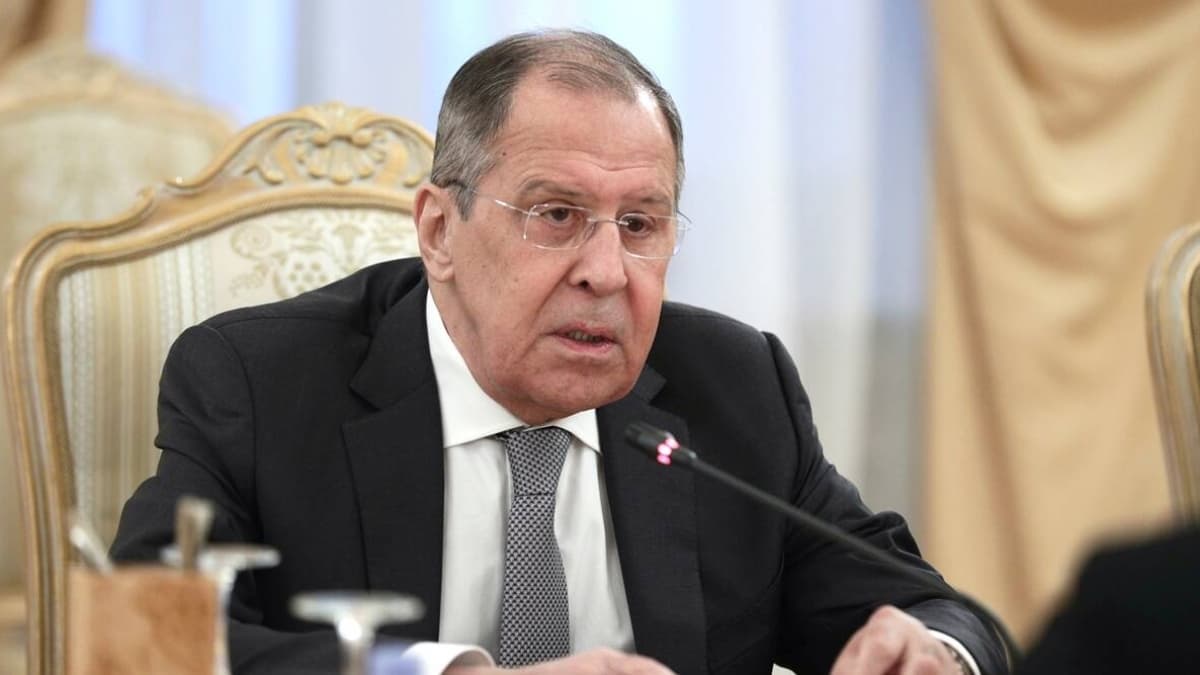 Lavrov: NATO është në luftë me Rusinë