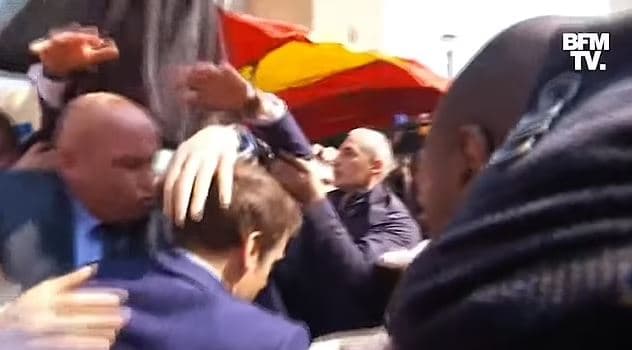 Macron qëllohet me domate pak ditë pas fitores (VIDEO)