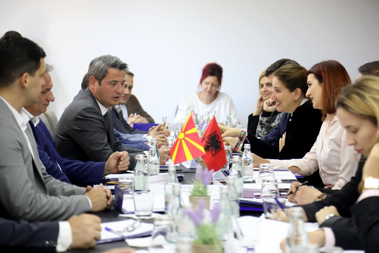 Kumbaro takim me homologun maqedonas: Bashkëpunim për ruajtjen e statusit të liqenit të Ohrit në UNESCO