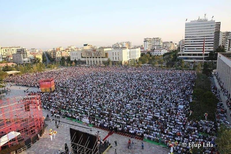 Komiteti Mysliman: Namazi i Fitër Bajramit falet në sheshin "Skënderbej"