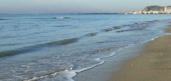 Durrës/ Nxirret i pajetë nga deti 60-vjeçari