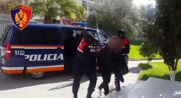 Korçë, në 7 operacione u arrestuan 19 persona dhe u sekuestruan 485.5 lëndë narkotike