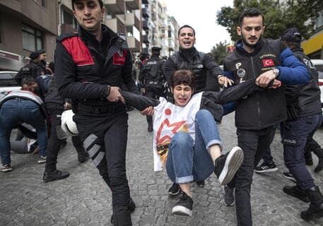 Protestat për ‘1 majin’, mbi 100 të arrestuar në Stamboll