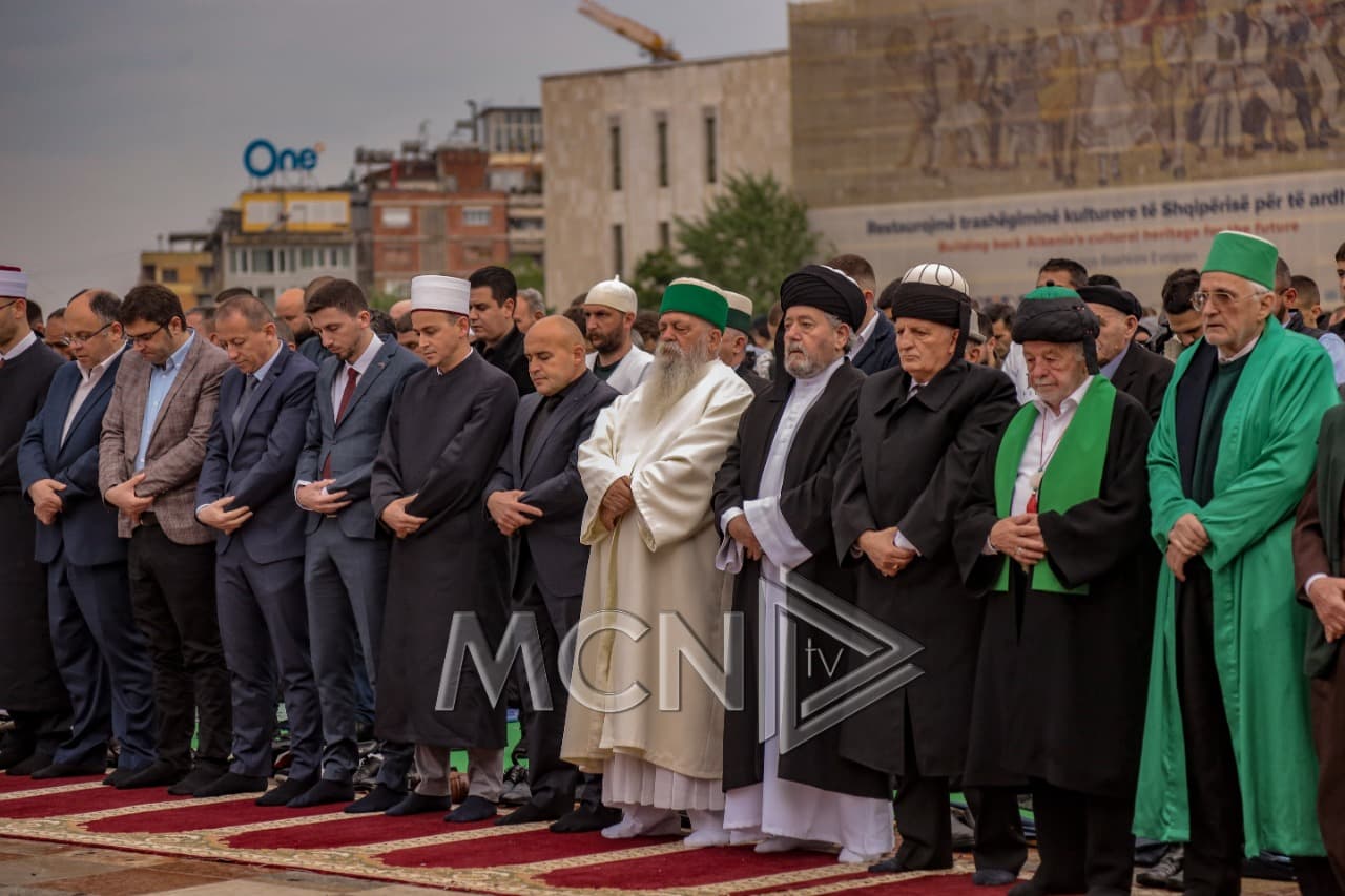 Si festohet Fitër Bajrami/ Ritet e festës myslimane