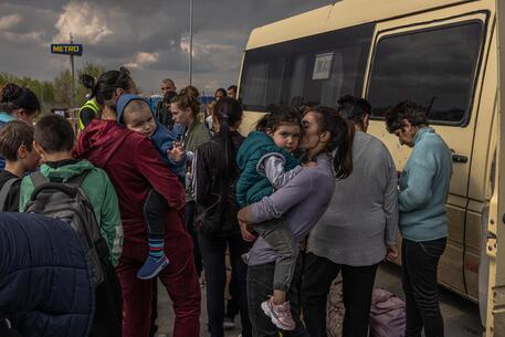 Kryebashkiaku i Mariupolit: Janë zhdukur 11 autobusë me refugjatë të evakuuar