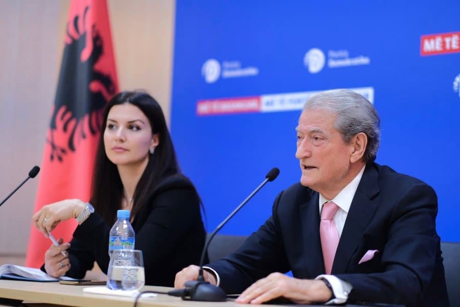 SHBA njeh Alibeajn si kryetar, Berisha: Loja me kukulla në Shqipëri nuk funksionon