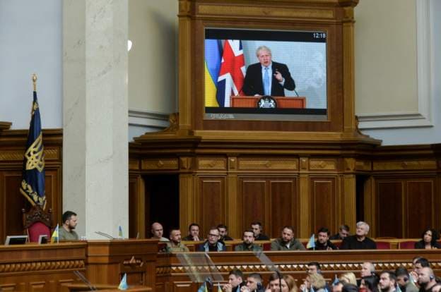 Mbretëria e Bashkuar i dhuron Ukrainës flotën e automjeteve të blinduara