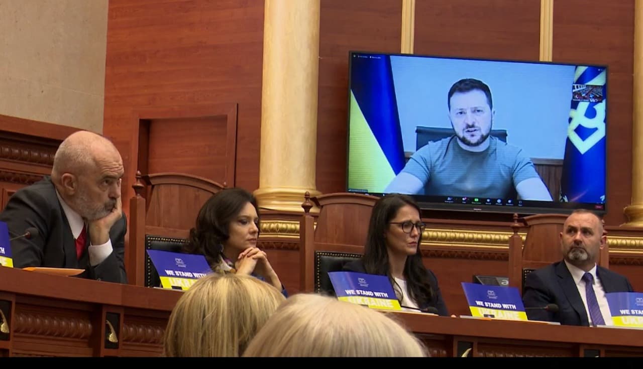Zelensky përmend Shën Terezën, në fjalën për Kuvendin e Shqipërisë: Përpjekjet e përditshme, mposhtin të keqen (Video)