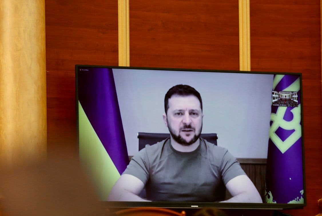 Zelensky i kërkon Shqipërisë të kufizojë ardhjen e turistëve rusë