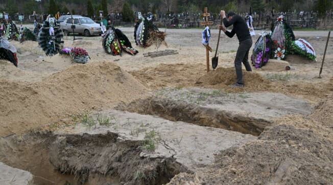 Ukrainë, policia e Kievit: Më shumë se 1200 trupa të gjetur në zonat e çliruara