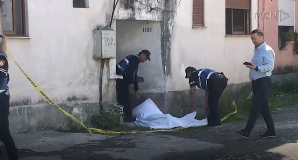 52-vjeçarja hidhet nga kati i 3 i pallatit, me urdhër-mbrojtje pas dhunës në familje (VIDEO)
