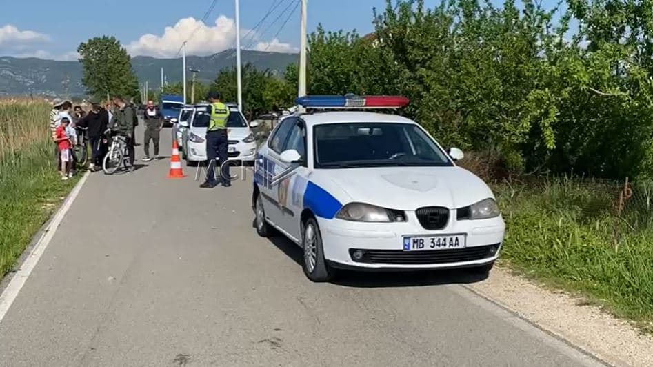Makina përplas një adoleshent në fshatin Mylte