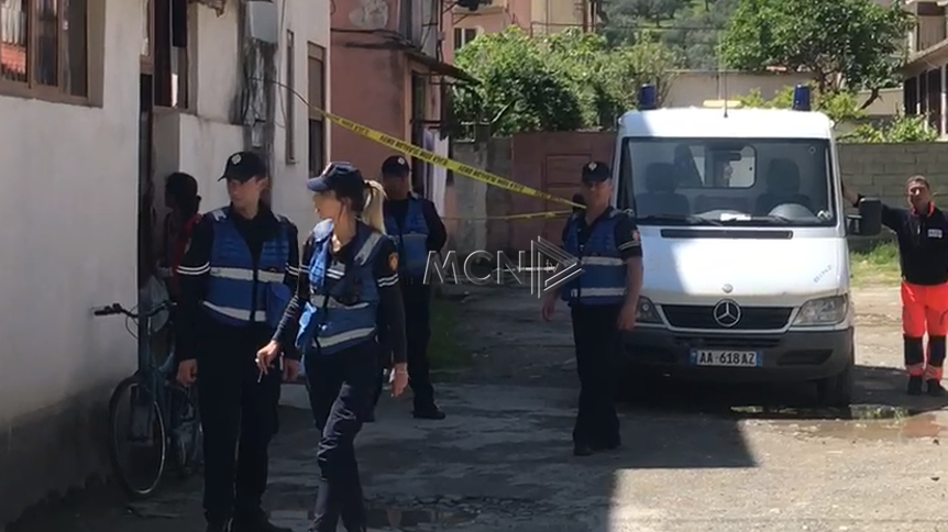 Elbasan, hidhet nga kati i katërt i pallatit 52-vjeçarja