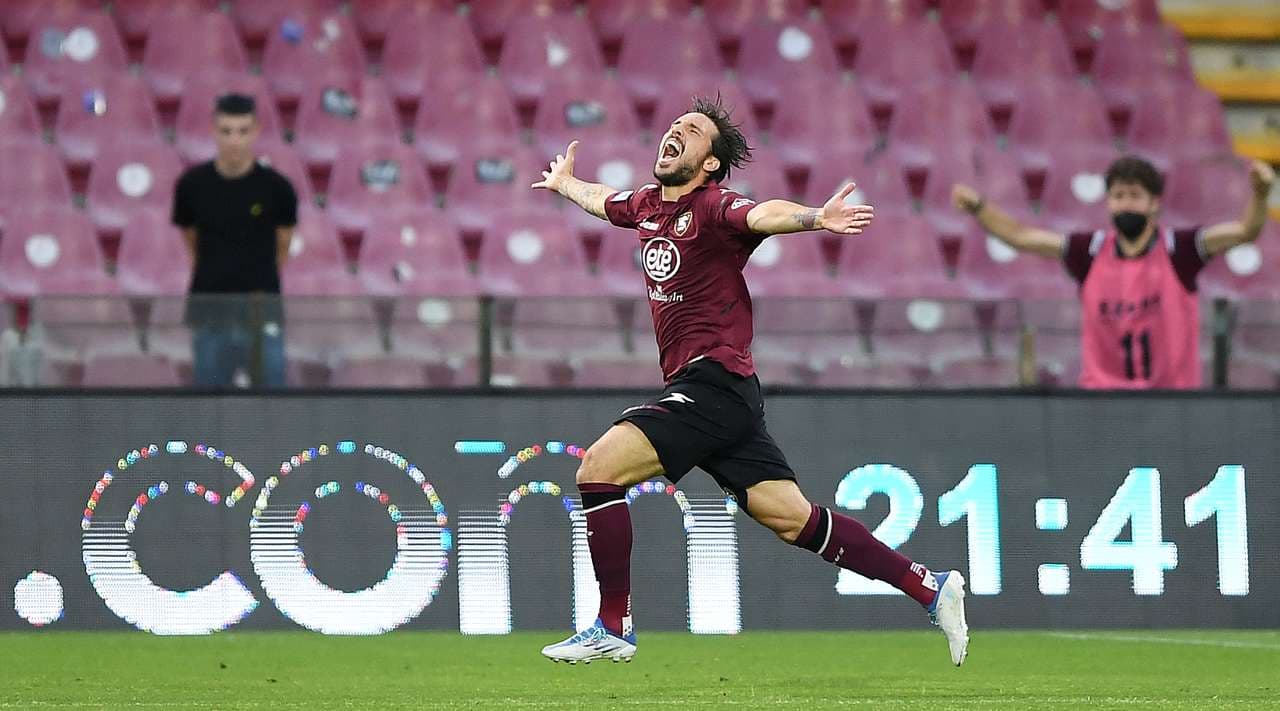Salernitana fiton duelin e mbijetesës, i largohet “zonës së ftohtë”