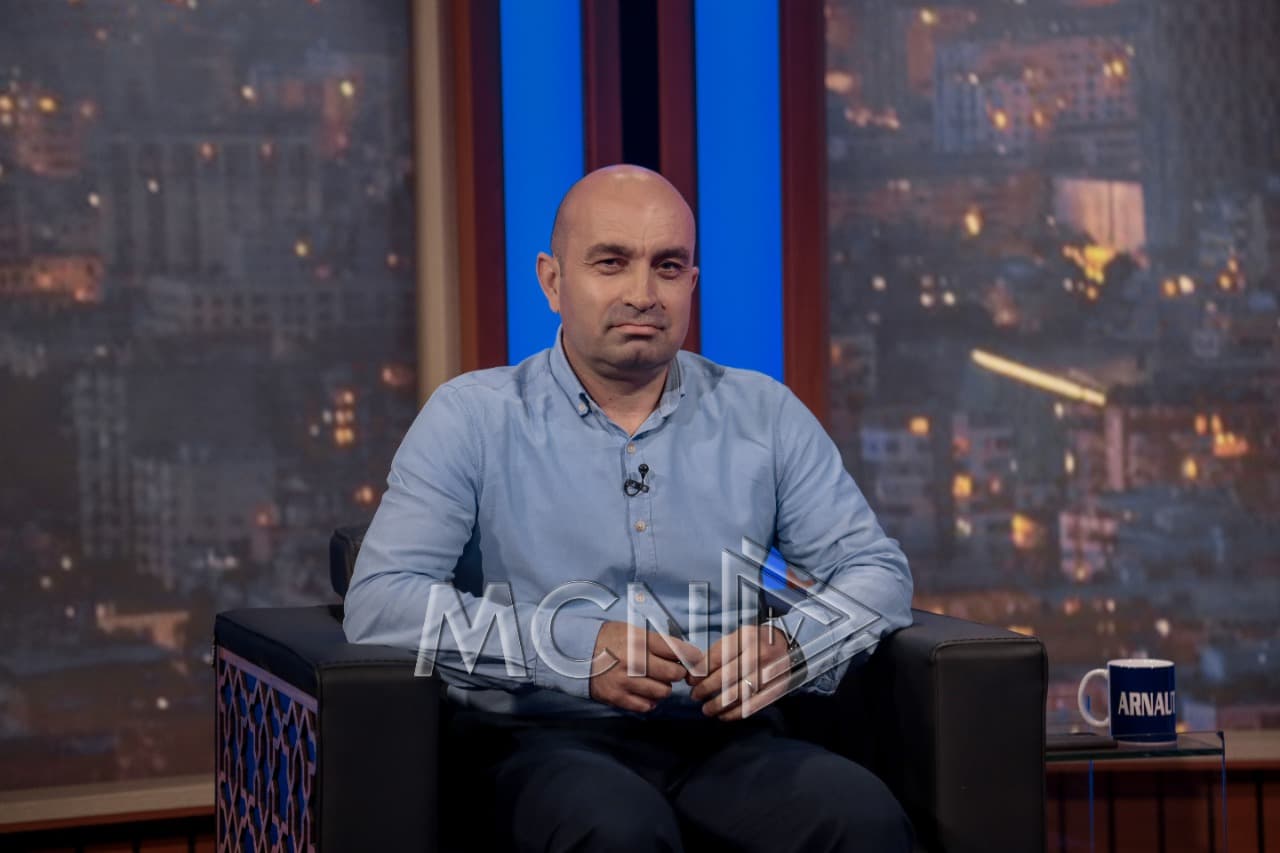 Sheqi: Anglishtja është një mjet për të vjelë nga kultura anglofone