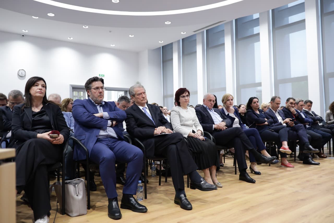 Paloka zgjidhet kryetar i Këshillit Kombëtar të PD/ Miratohet rezoluta për Presidentin
