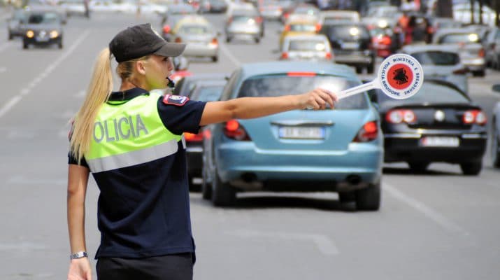 Drejtonin makinën në gjendje të dehur, arrestohen dy persona