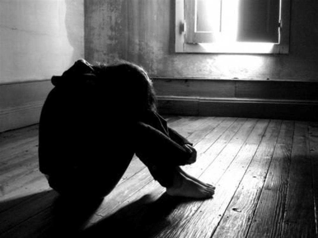 Një vajzë e mitur në Ersekë ngacmohet seksualisht nga shoferi i autobusit
