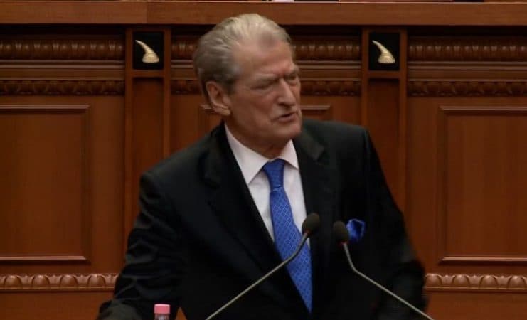  Kuvendi rrëzoi rezolutën për dënimin gjenocidit serb në Srebrenicë, Berisha: S’ju lejoi dirigjenti