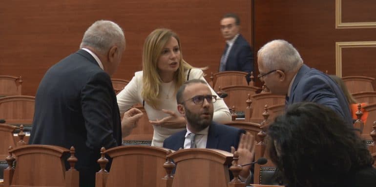 “Mos më bërtit!”, Spaho debat me Bardhin, Spaho: S’ju vjen turp