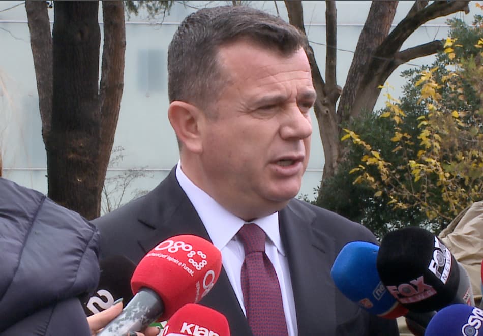 Presidenti/ Balla: Ka afate që nuk shtyhen. Mediu: Opozita me një kandidat të përbashkët