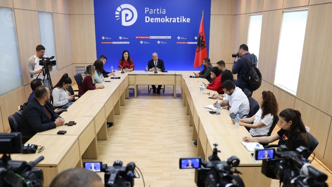 Berisha: Shqipëria i vetmi vend që nuk dënon gjenocidin në Srebrenicë/ Fton Ramën për ndryshime në Kodin Penal