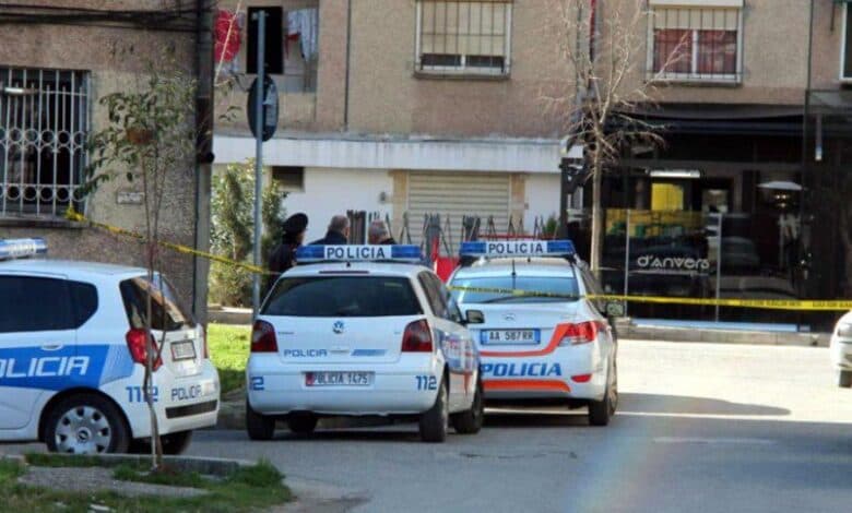 U kap me kanabis dhe krëhër automatiku, në pranga 27-vjeçari