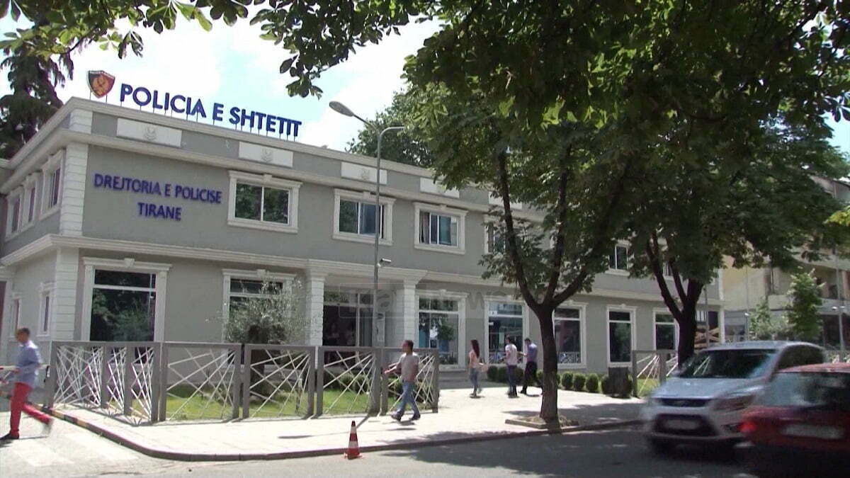      Babai kërkon ndihmë për gjetjen e vajzës së tij 19-vjeçare