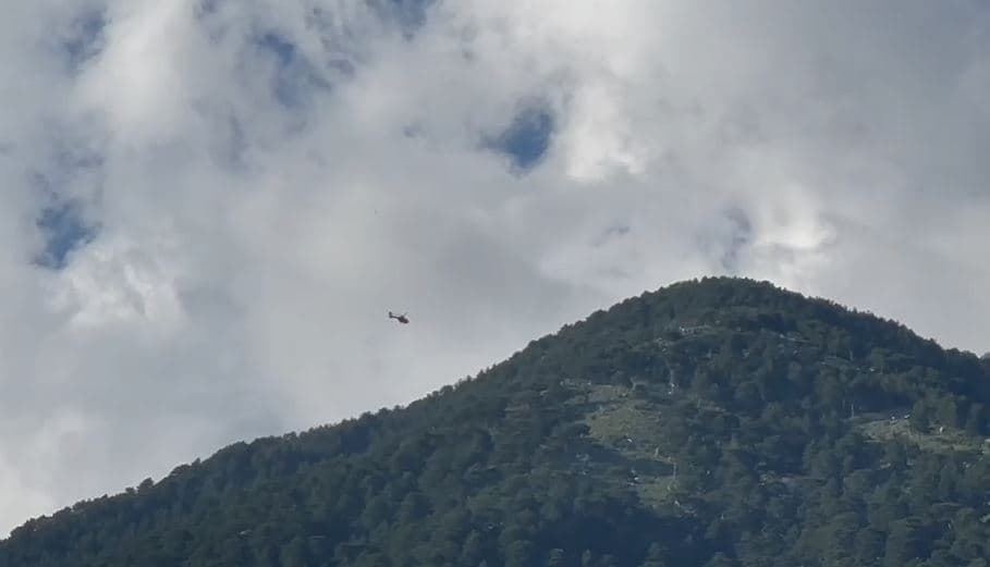 Turisti holandez bie nga mali i Çikës