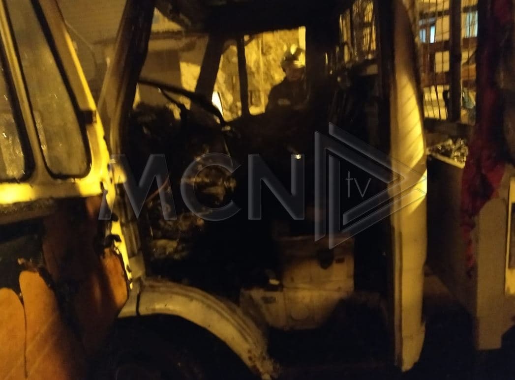 Shkrumbohet gjatë natës një makinë në Vlorë (Video)