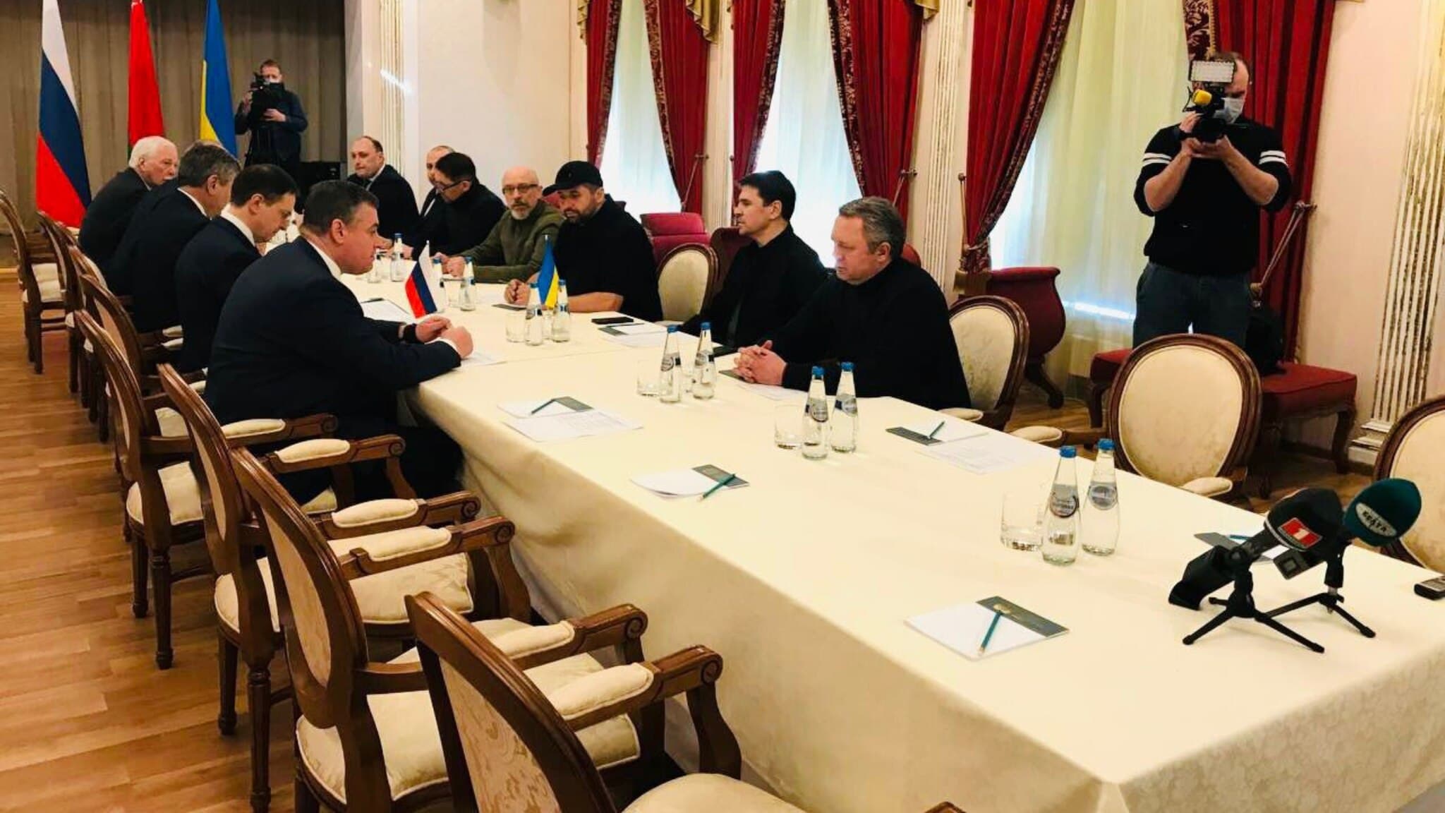 Kievi e konfirmon: Pezullohen negociatat e paqes me Moskën