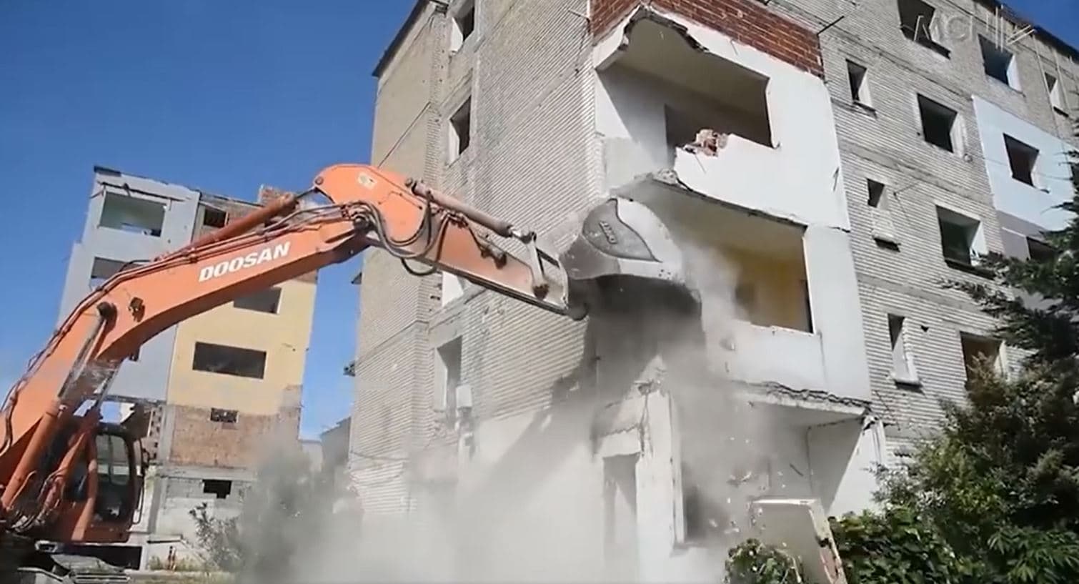 "Gjyqtarët mbajnë peng rindërtimin" (VIDEO) 