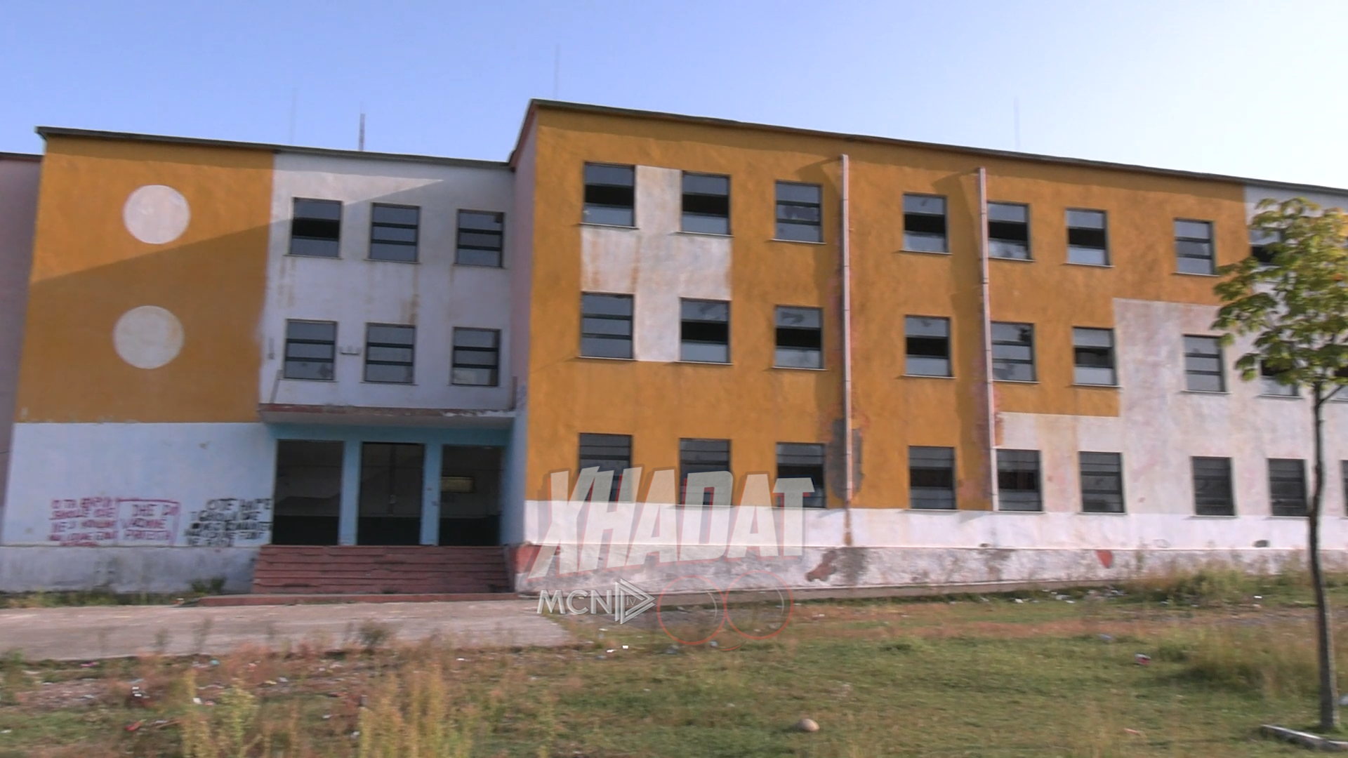 “Xhadat”- Tërmeti i la pa shkollë, 250 nxënësit e Suçit në Klos kanë 3 vjet të shpërndarë në shkolla të tjera (Video)