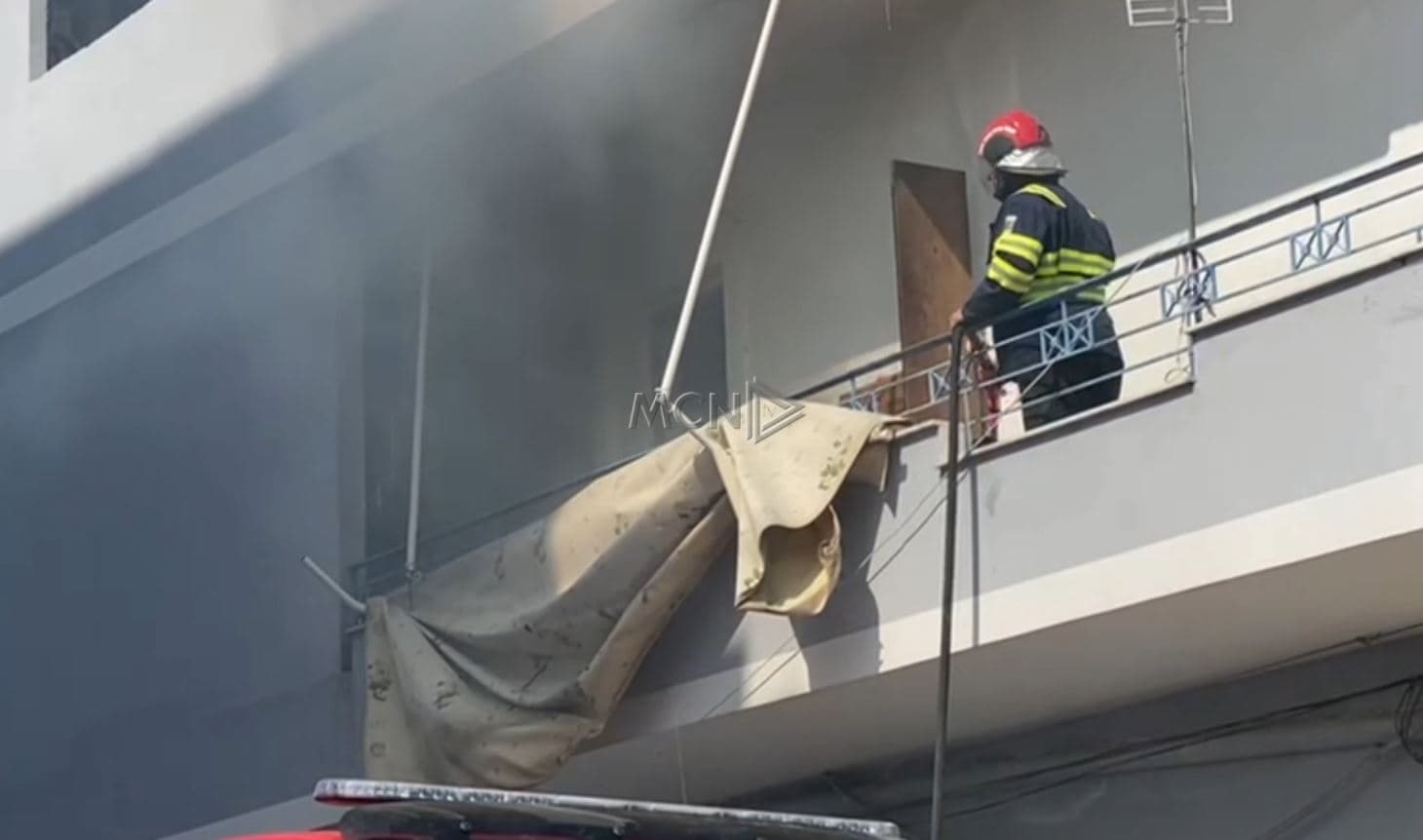 Shpërthen bombola e gazit në një banesë në Fier, dëmtohet një person (Video)
