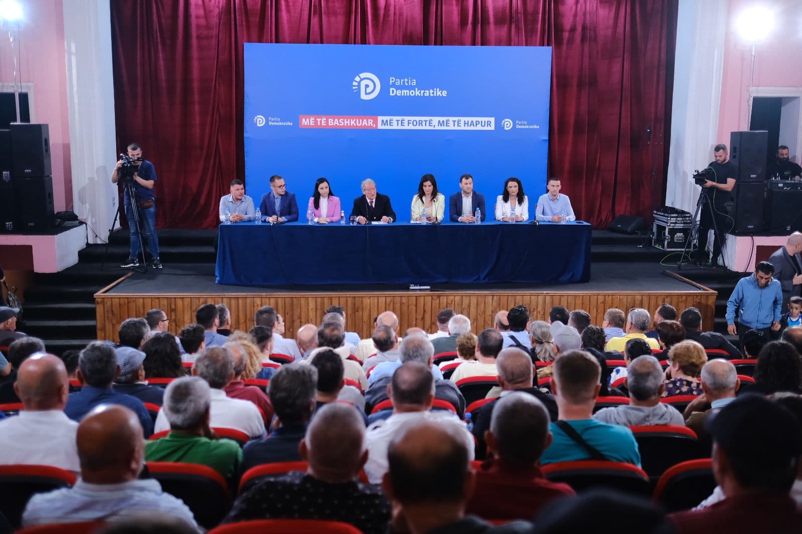 “Ish-kryetarit i vinte mesazh dhe s’guxonte të përmendte kundërshtarin!” Berisha shigjeton Bashën