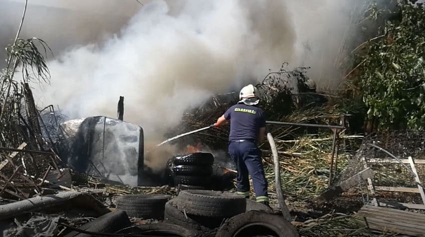 Vatër zjarri në Lushnje, rrezikohen banesat dhe bizneset