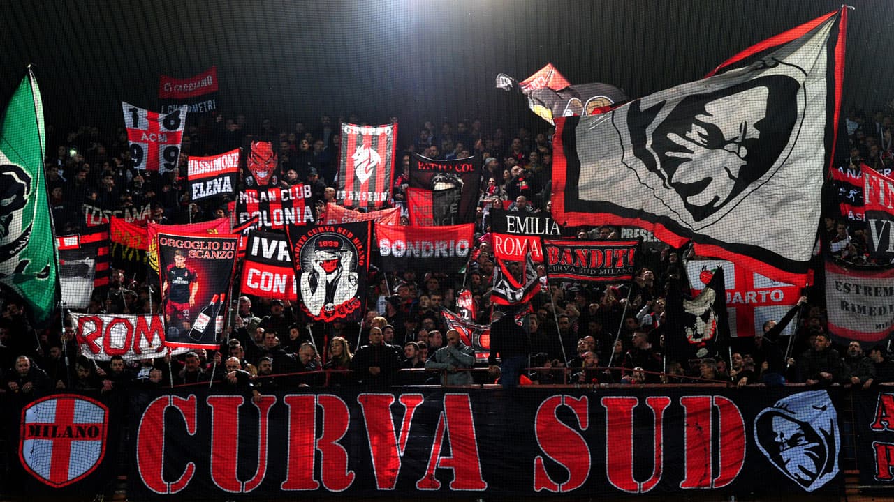 Tifozët e Milanit “pushtojnë” stadiumin e Sassuolo